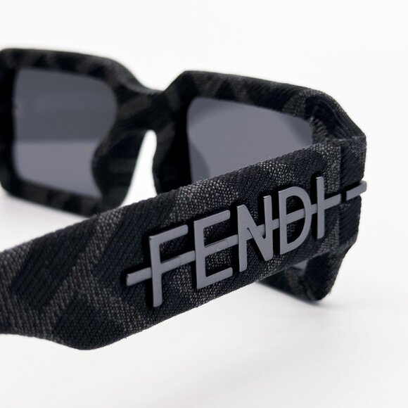 NEW FENDI FE40074U 05A BLACK GREY MONOGRAM UNISEX SUNGLASSES FENDI - Picture 9 of 13